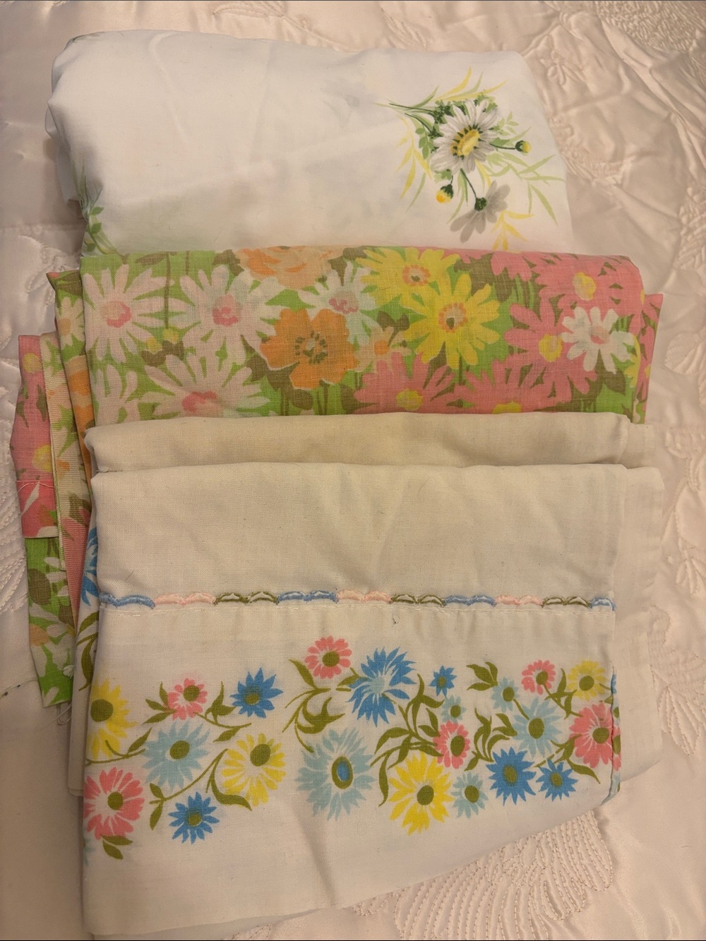 Vintage Daisy Cotton Pillowcases and Sheets - White, Pink, Green, Blue